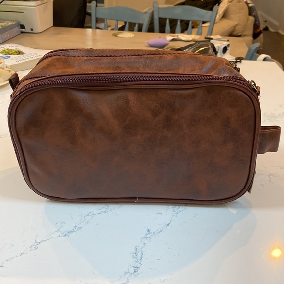 Custom toiletry bag - Picture 2 of 9